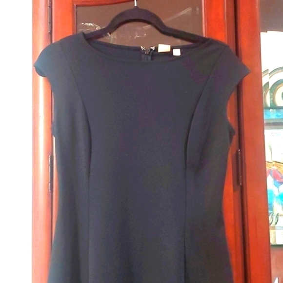Gap little black dress Fit and flare size 2 - Picture 2 of 10